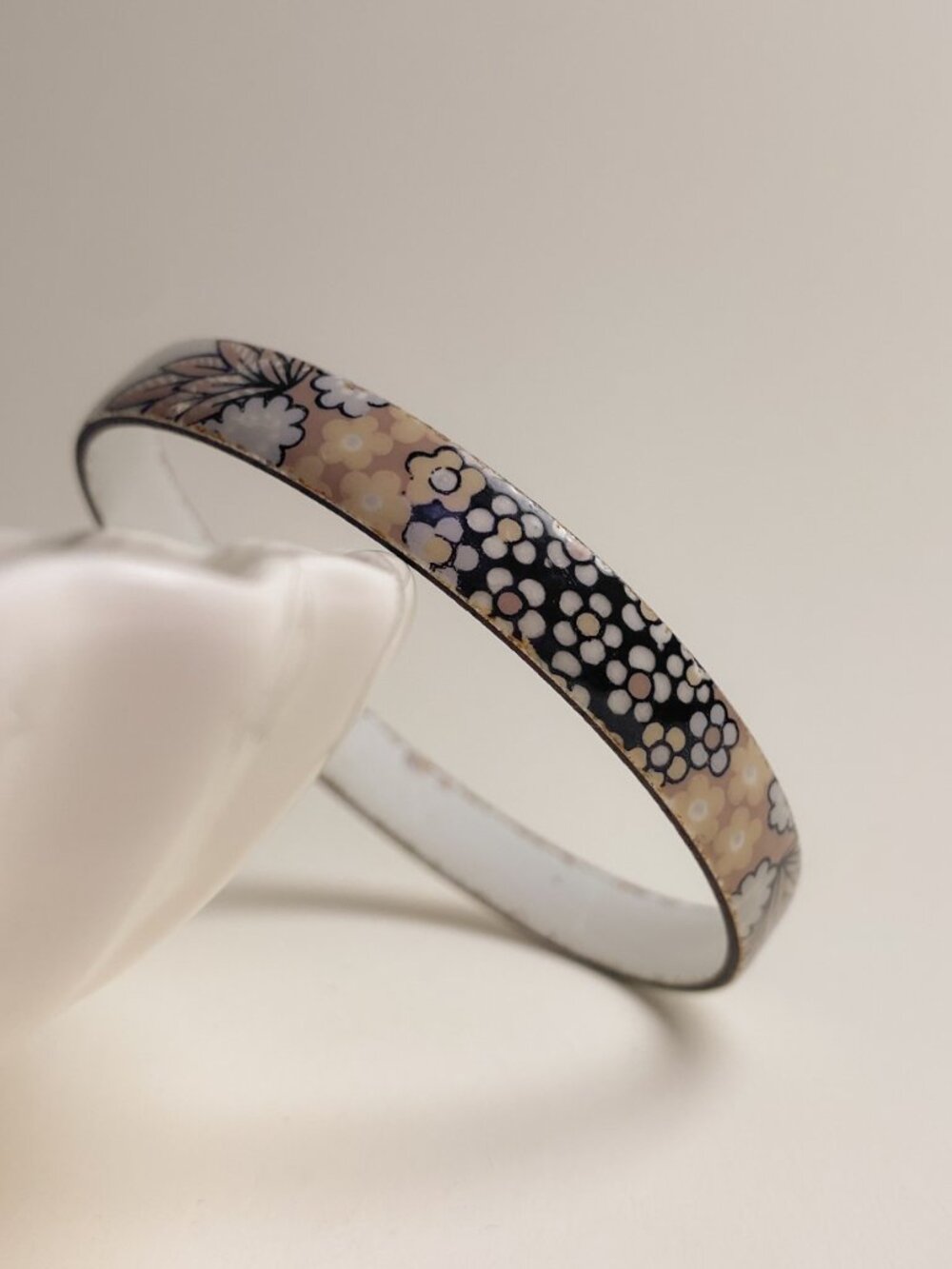 Vintage Michaela Frey Handmade Floral Cottagecore Enamel Neutral Bangle Bracelet - Picture 3 of 9